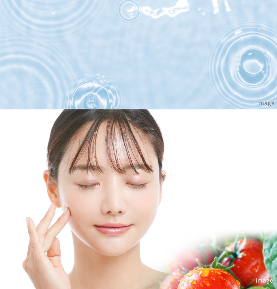 女性とトマトのイメージ