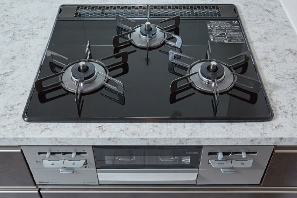 小さな便利が随所に詰まった多機能ガスコンロ