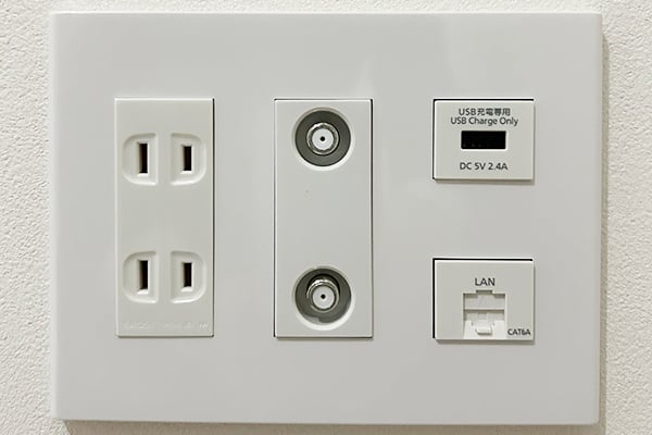 マルチメディアコンセント