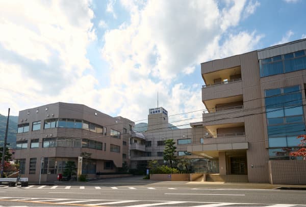 山本病院（徒歩3分）
