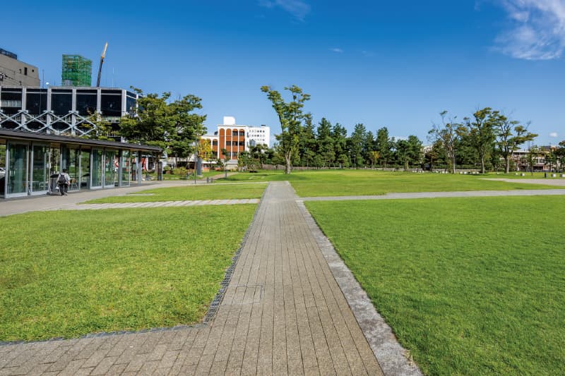 中央公園（徒歩5分）