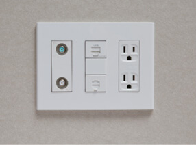 マルチメディアコンセント