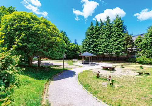 上杉杜の公園(徒歩10分)