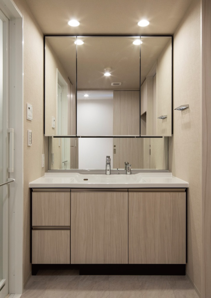 POWDER ROOM