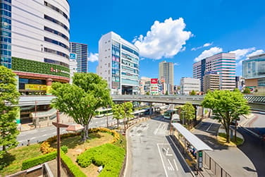 「川口」駅東口のペデストリアンデッキ