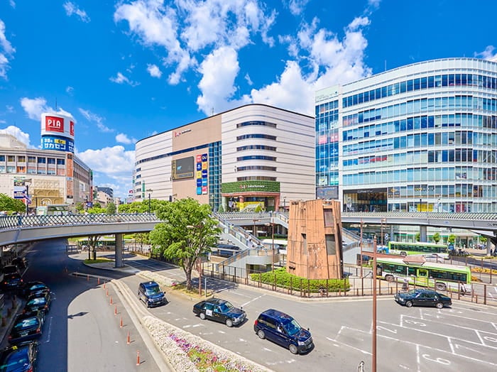 「川口」駅東口の駅前風景