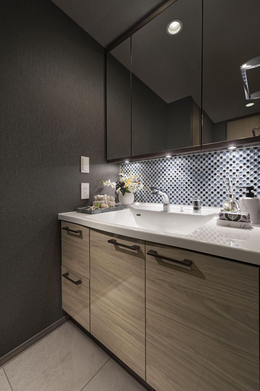 POWDER ROOM