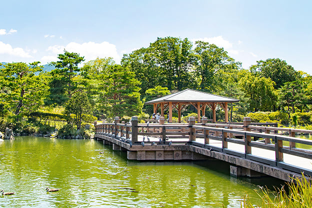 あがたの森公園（車約3分/約1,740m）