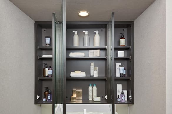 三面鏡裏収納 イメージ写真