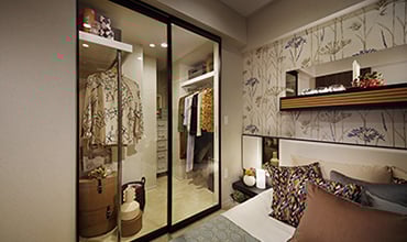 Walk-in CLOSET