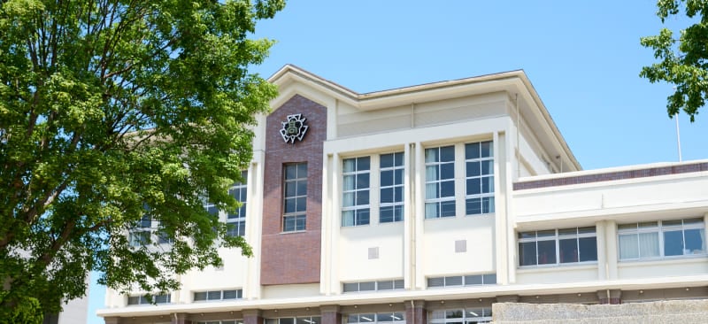 松山東高等学校：徒歩5分