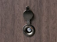 扉を開けなくても来訪者の確認ができるドアスコープ