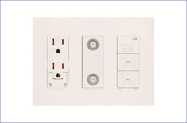 マルチメディアコンセント