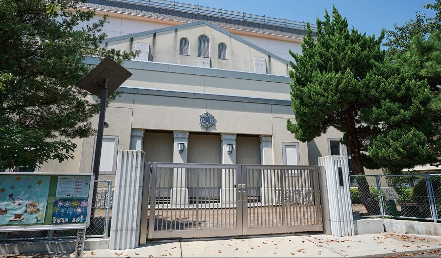 市立徳山小学校（徒歩10分／約790m）