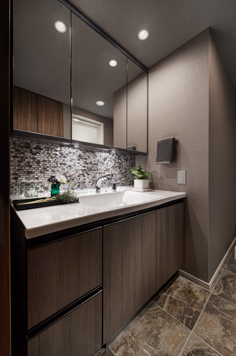 POWDER ROOM