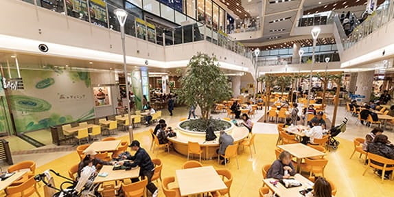 三井ショッピングパークららぽーと富士見 店内