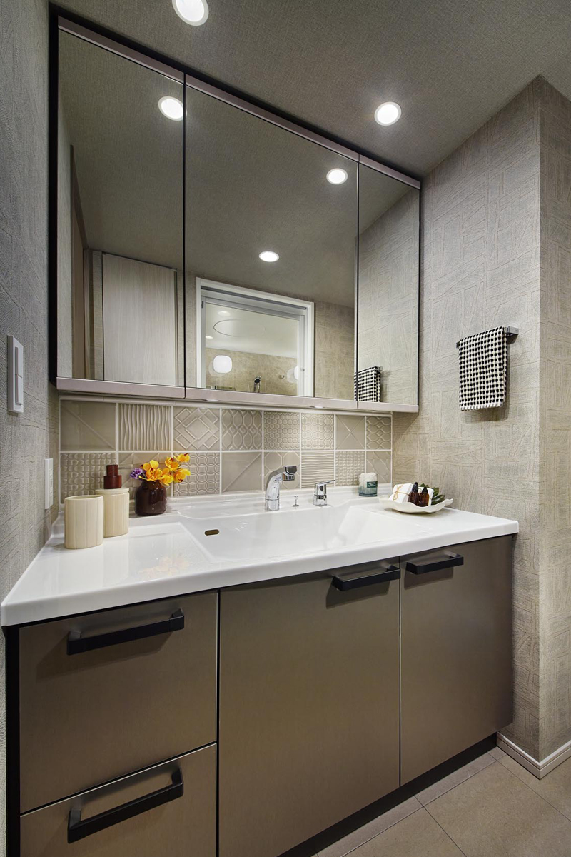 POWDER ROOM