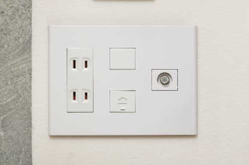 マルチメディアアウトレット