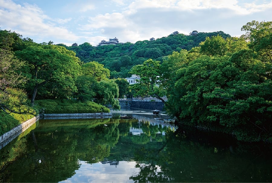 城山公園徒歩15分（約1,190m）