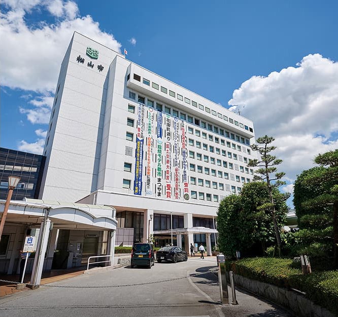 松山市役所：徒歩12分（約950m）