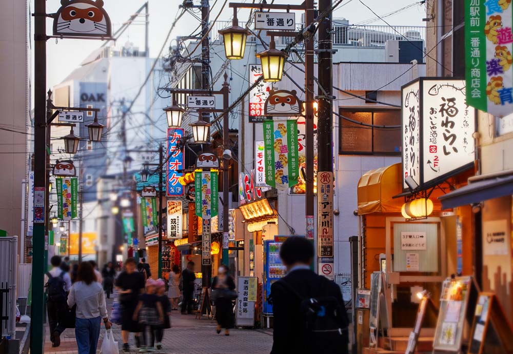 草加駅前一番通り商店会（徒歩3分・約180m）