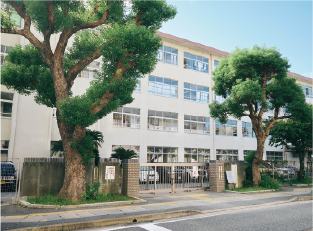 大楠小学校_徒歩7分（約560m）
