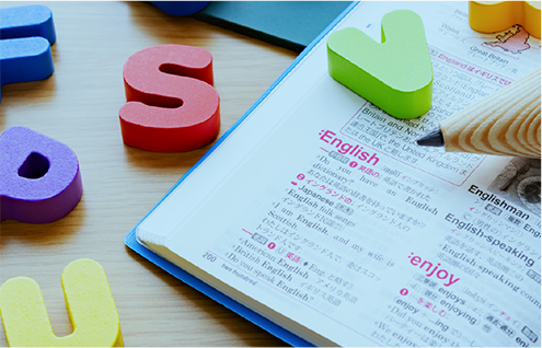 英語を勉強してるイメージ写真