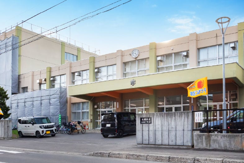 日新小学校