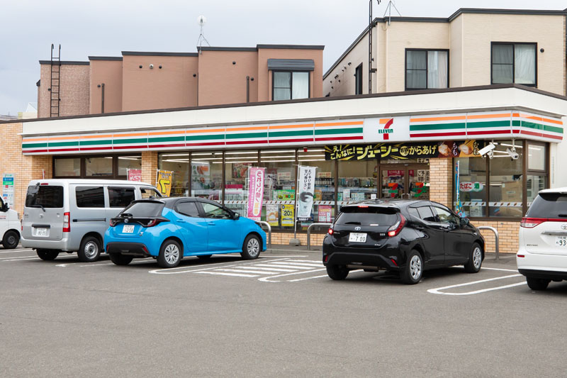 セブン-イレブン 札幌北９条二十四軒通店（徒歩2分・約150m）