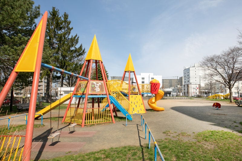 桑の実公園（徒歩11分・約810m）