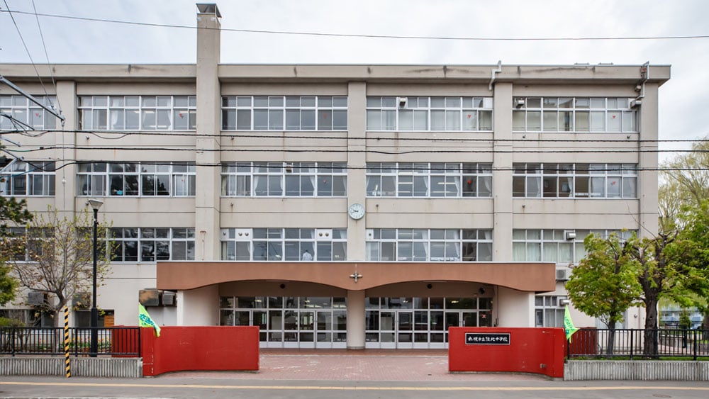 札幌市立陵北中学校（徒歩7分・約560m）