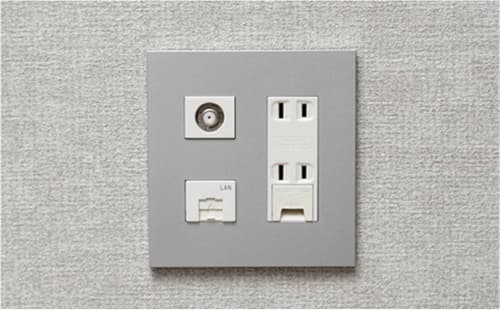 マルチメディアアウトレット