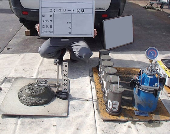 コンクリートチェックの様子