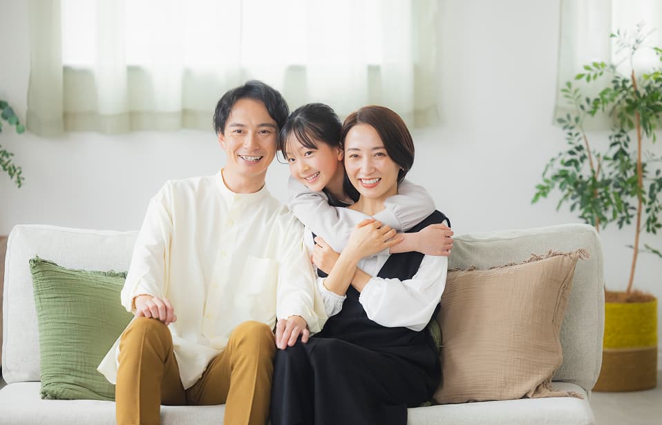 小学生の女の子がいる家族