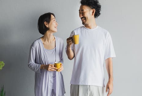共働きの40代夫婦イメージ